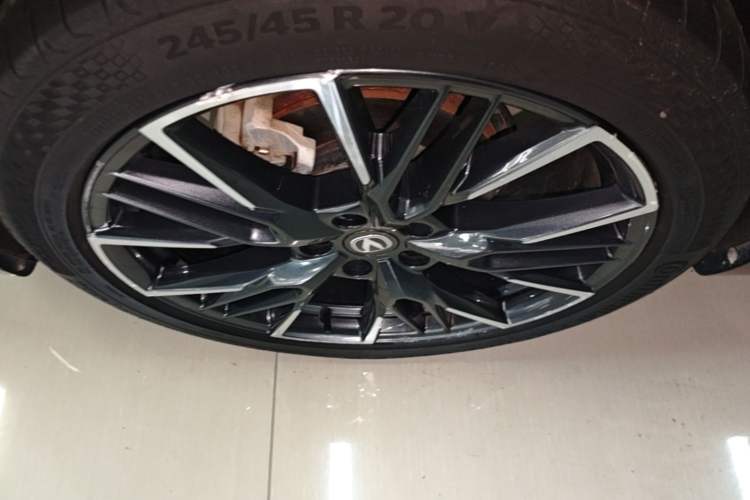 Used CHANGAN UNI-T 2023 2nd Generation 1.5T Flagship Version Left Front Wheel Hub