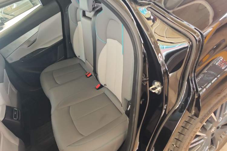 Used CHANGAN UNI-T 2023 Second-Generation 1.5T Prestige Model Left Rear Seat