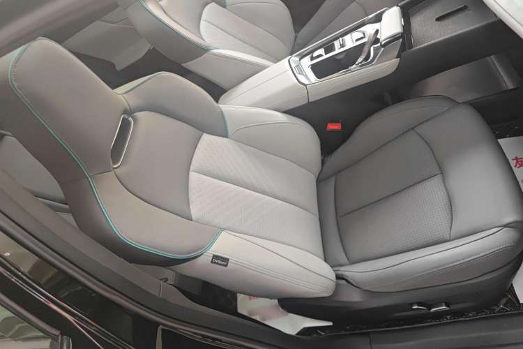 Used CHANGAN UNI-T 2023 2nd Generation 1.5T Flagship Version Right Front Seat