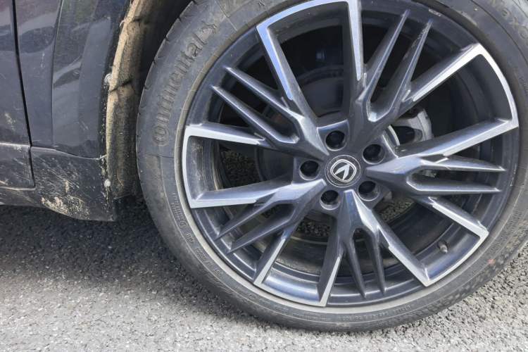 Used CHANGAN UNI-T 2023 Second-Generation 1.5T Prestige Model Right Front Wheel Hub