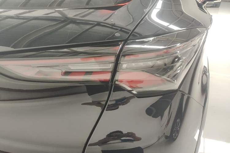 Used CHANGAN UNI-T 2023 Second-Generation 1.5T Prestige Model Right Rear Taillight