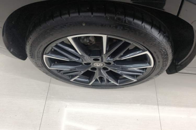 Used CHANGAN UNI-T 2023 2nd Generation 1.5T Flagship Version Right Rear Wheel Hub