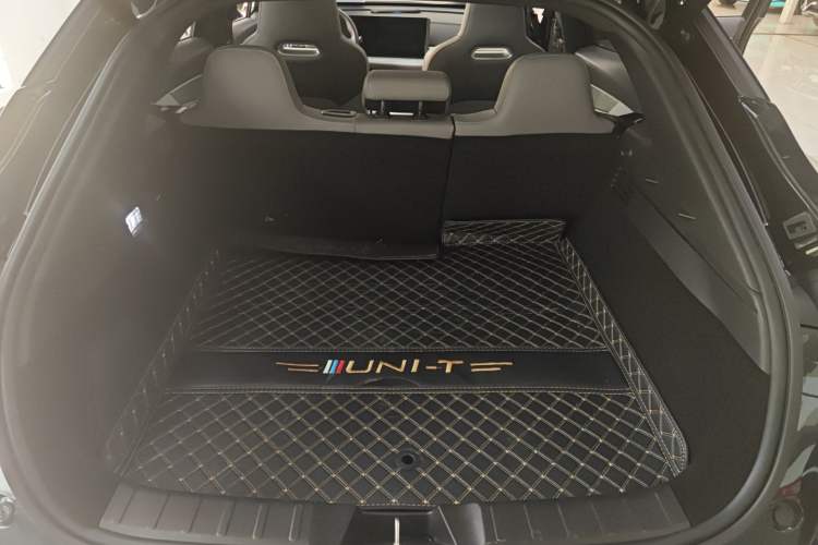 Used CHANGAN UNI-T 2023 2nd Generation 1.5T Flagship Version Trunk