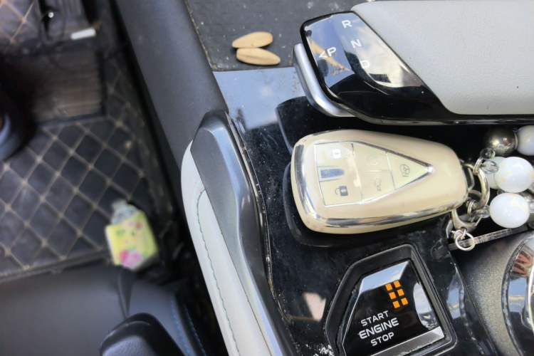 Used CHANGAN UNI-T 2023 Second-Generation 1.5T Prestige Model Vehicle Key