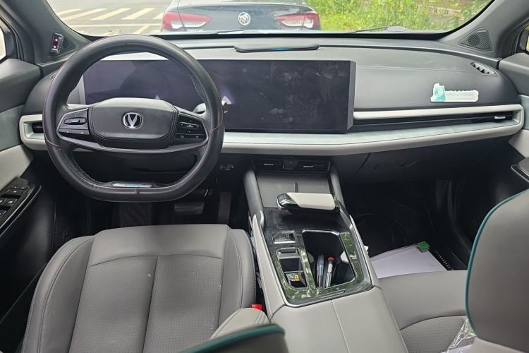 Used CHANGAN UNI-T 2023 Second-Generation 1.5T Prestige Model Center Console