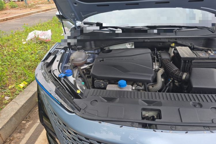 Used CHANGAN UNI-T 2023 Second-Generation 1.5T Prestige Model Engine Bay Right