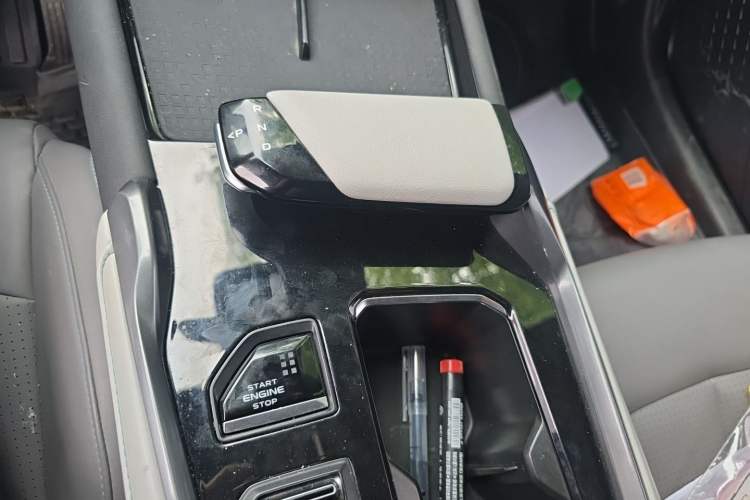 Used CHANGAN UNI-T 2023 Second-Generation 1.5T Prestige Model Gear Lever