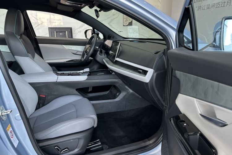 Used CHANGAN UNI-T 2023 2nd Generation 1.5T Flagship Version Right Front Seat