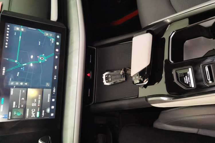 Used CHANGAN UNI-T 2023 Second-Generation 1.5T Prestige Model Audio And AC Panel