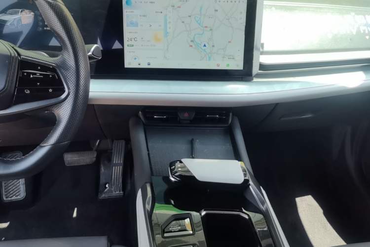 Used CHANGAN UNI-T 2023 Second-Generation 1.5T Prestige Model Audio And AC Panel