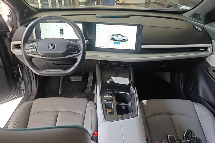 Used CHANGAN UNI-T 2023 Second-Generation 1.5T Prestige Model Center Console