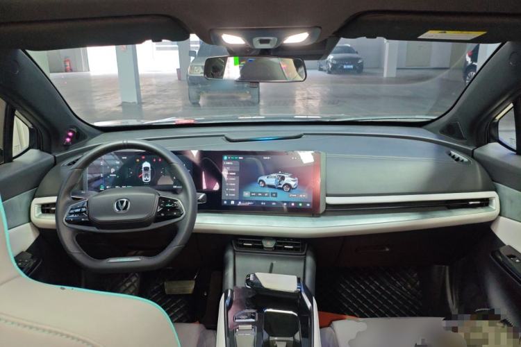 Used CHANGAN UNI-T 2023 Second-Generation 1.5T Prestige Model Center Console