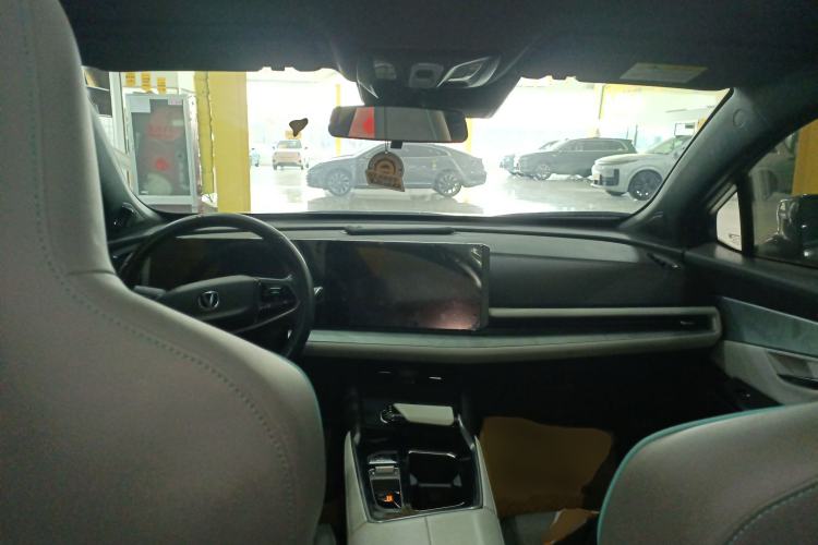 Used CHANGAN UNI-T 2023 Second-Generation 1.5T Prestige Model Center Console