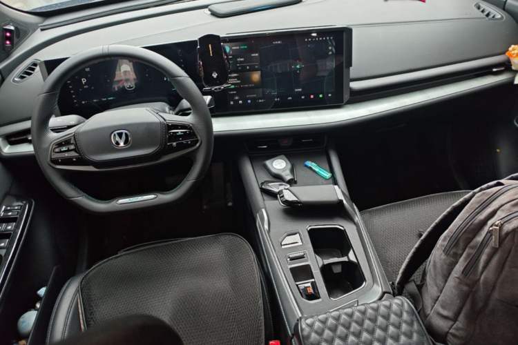 Used CHANGAN UNI-T 2023 Second-Generation 1.5T Prestige Model Center Console