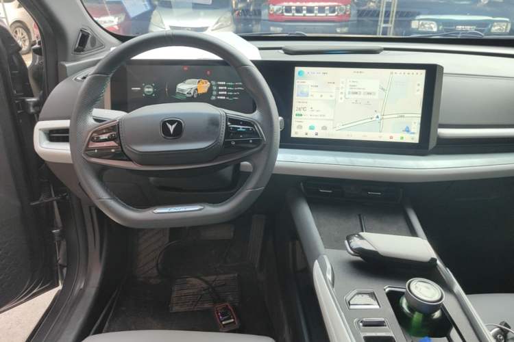 Used CHANGAN UNI-T 2023 Second-Generation 1.5T Prestige Model Center Console