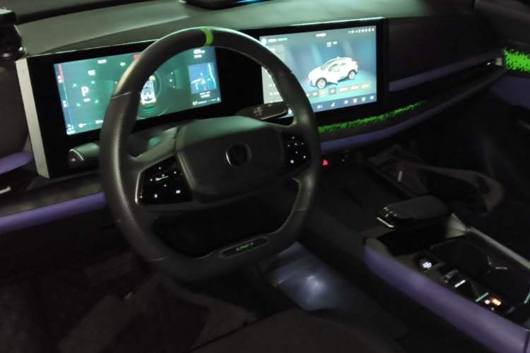 Used CHANGAN UNI-T 2023 2nd Generation 1.5T Sport Edition Flagship Version Center Console