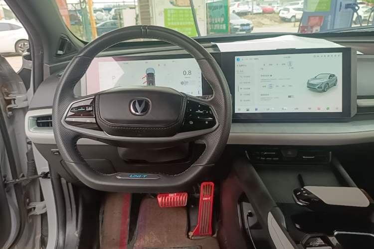 Used CHANGAN UNI-T 2023 Second-Generation 1.5T Prestige Model Center Console
