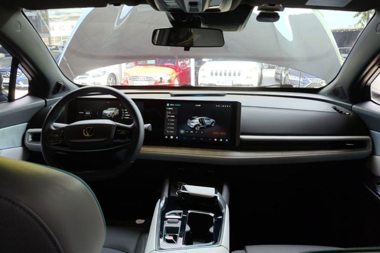 Used CHANGAN UNI-T 2023 Second-Generation 1.5T Prestige Model Center Console