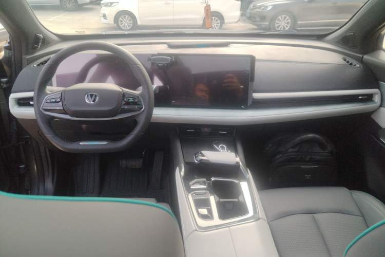 Used CHANGAN UNI-T 2023 Second-Generation 1.5T Prestige Model Center Console