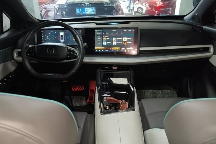 Used CHANGAN UNI-T 2023 Second-Generation 1.5T Prestige Model Center Console