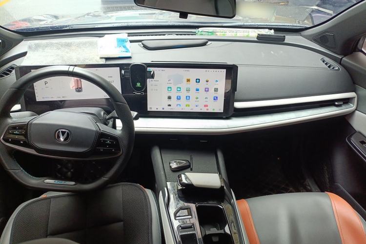 Used CHANGAN UNI-T 2023 Second-Generation 1.5T Prestige Model Center Console