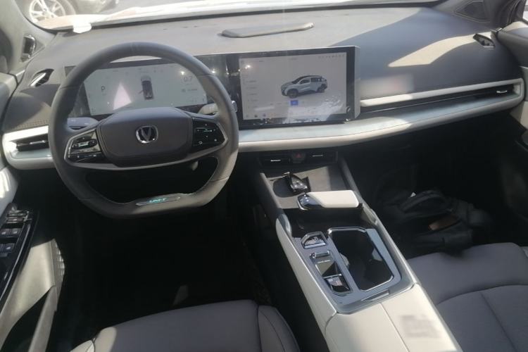 Used CHANGAN UNI-T 2023 Second-Generation 1.5T Prestige Model Center Console