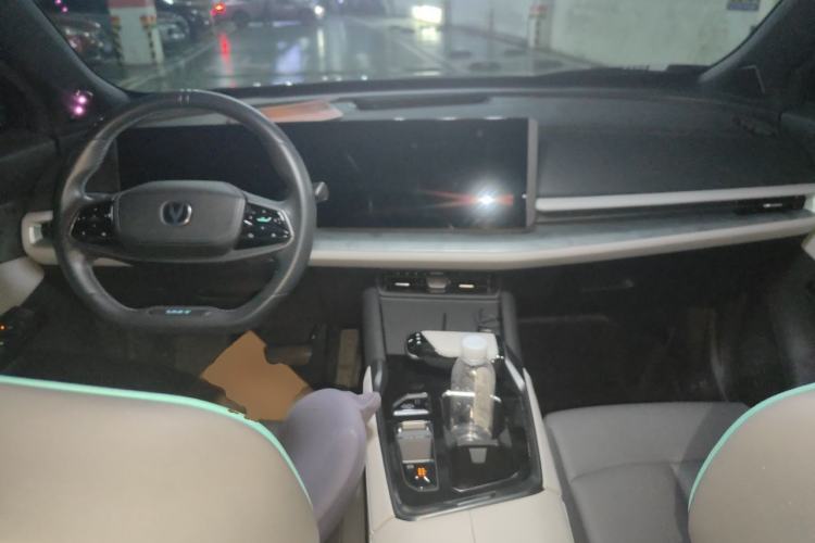 Used CHANGAN UNI-T 2023 Second-Generation 1.5T Prestige Model Center Console