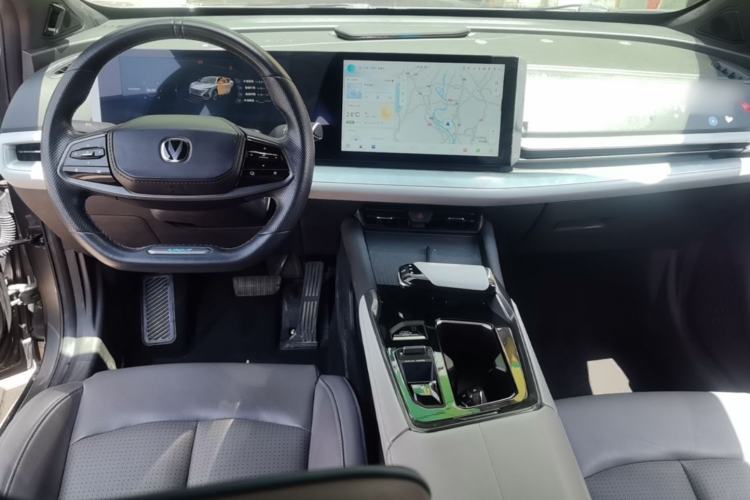 Used CHANGAN UNI-T 2023 Second-Generation 1.5T Prestige Model Center Console