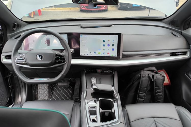 Used CHANGAN UNI-T 2023 Second-Generation 1.5T Prestige Model Center Console