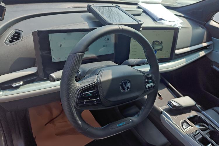 Used CHANGAN UNI-T 2023 2nd Generation 1.5T Flagship Version Center Console