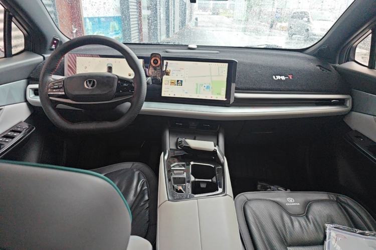 Used CHANGAN UNI-T 2023 Second-Generation 1.5T Prestige Model Center Console