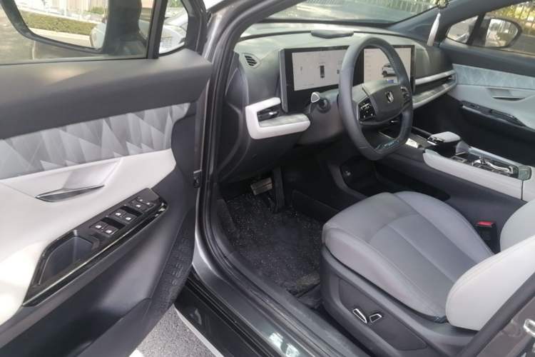 Used CHANGAN UNI-T 2023 2nd Generation 1.5T Luxury Version Driver Seat
