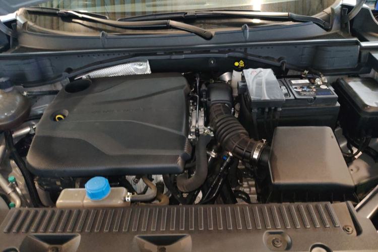 Used CHANGAN UNI-T 2023 Second-Generation 1.5T Prestige Model Engine Bay