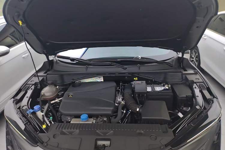 Used CHANGAN UNI-T 2023 2nd Generation 1.5T Sport Edition Flagship Version Engine Bay
