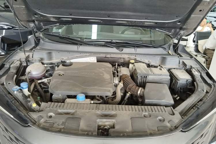 Used CHANGAN UNI-T 2023 Second-Generation 1.5T Prestige Model Engine Bay