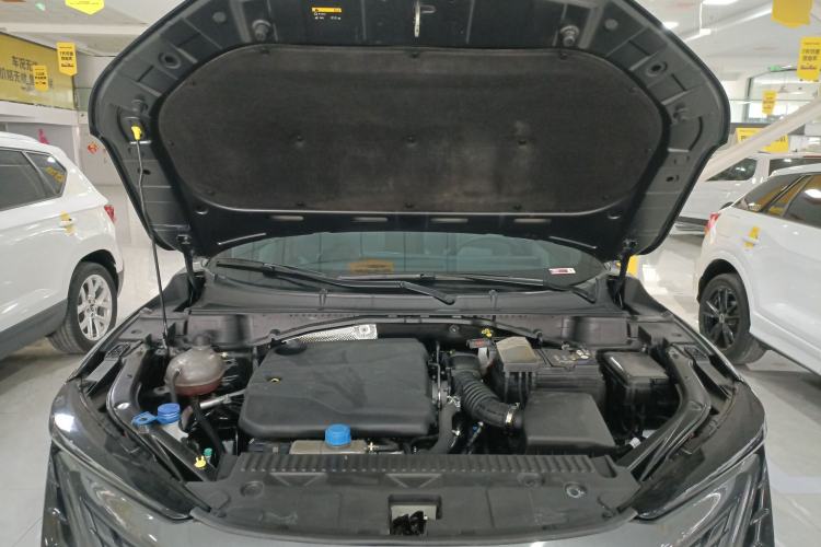 Used CHANGAN UNI-T 2023 Second-Generation 1.5T Prestige Model Engine Bay