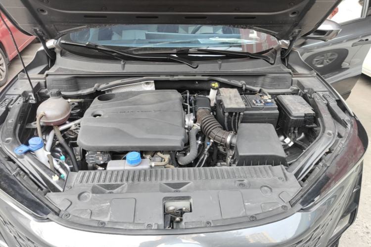 Used CHANGAN UNI-T 2023 Second-Generation 1.5T Prestige Model Engine Bay