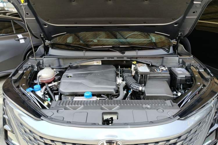 Used CHANGAN UNI-T 2023 Second-Generation 1.5T Prestige Model Engine Bay
