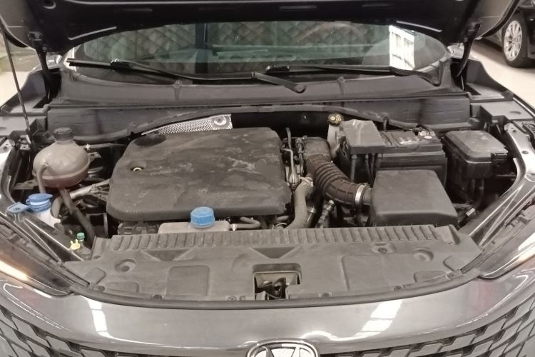 Used CHANGAN UNI-T 2023 Second-Generation 1.5T Prestige Model Engine Bay