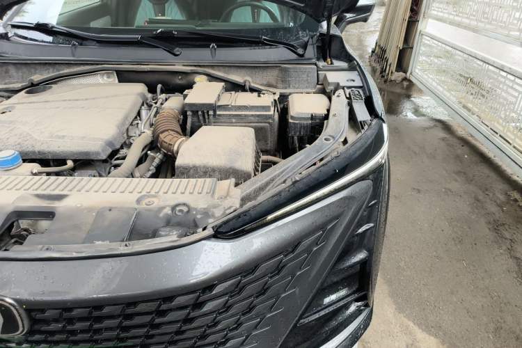 Used CHANGAN UNI-T 2023 Second-Generation 1.5T Prestige Model Engine Bay Left