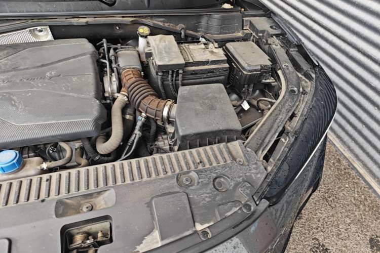 Used CHANGAN UNI-T 2023 Second-Generation 1.5T Prestige Model Engine Bay Left
