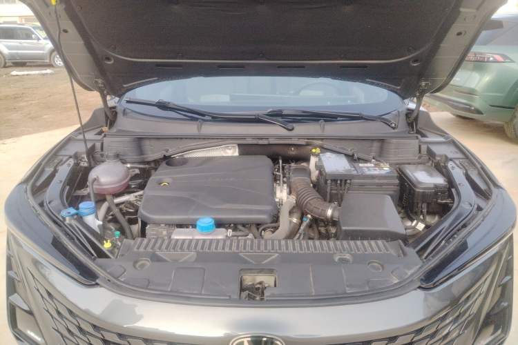 Used CHANGAN UNI-T 2023 Second-Generation 1.5T Prestige Model Engine Bay