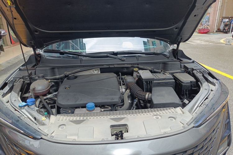Used CHANGAN UNI-T 2023 Second-Generation 1.5T Prestige Model Engine Bay
