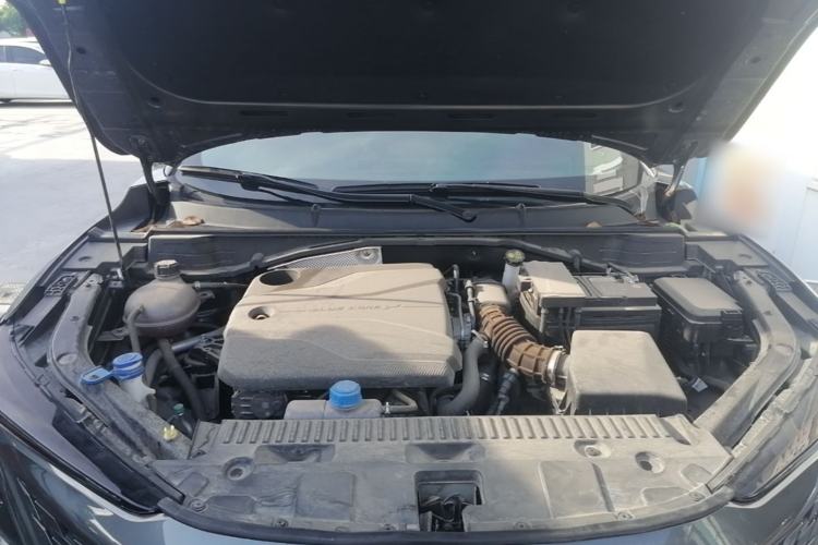 Used CHANGAN UNI-T 2023 Second-Generation 1.5T Prestige Model Engine Bay