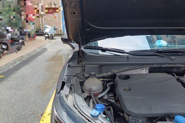 Used CHANGAN UNI-T 2023 Second-Generation 1.5T Prestige Model Engine Bay Right