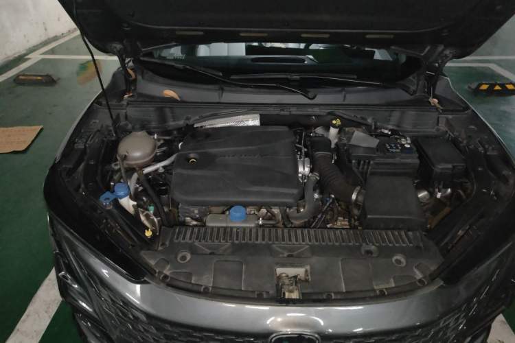 Used CHANGAN UNI-T 2023 Second-Generation 1.5T Prestige Model Engine Bay Right