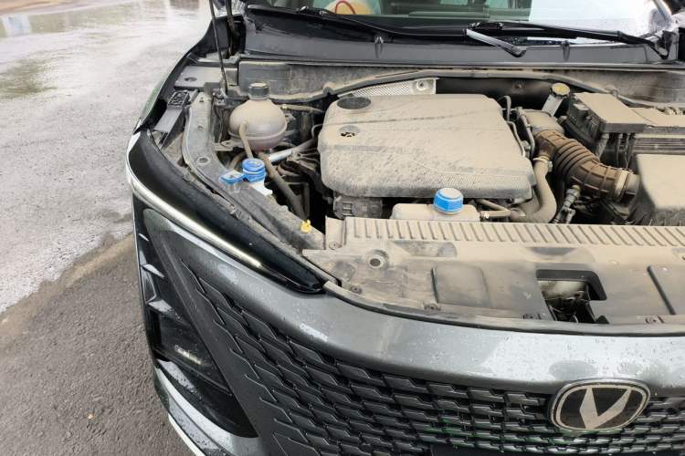 Used CHANGAN UNI-T 2023 Second-Generation 1.5T Prestige Model Engine Bay Right