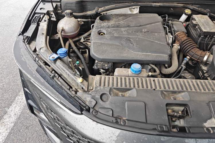 Used CHANGAN UNI-T 2023 Second-Generation 1.5T Prestige Model Engine Bay Right