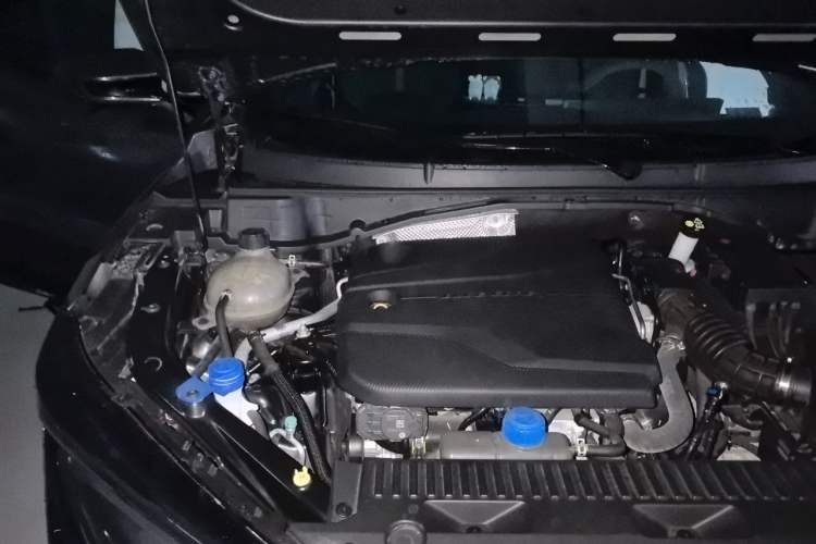 Used CHANGAN UNI-T 2023 2nd Generation 1.5T Sport Edition Flagship Version Engine Bay Right