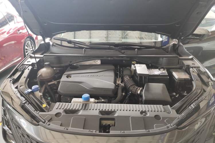 Used CHANGAN UNI-T 2023 Second-Generation 1.5T Prestige Model Engine Bay